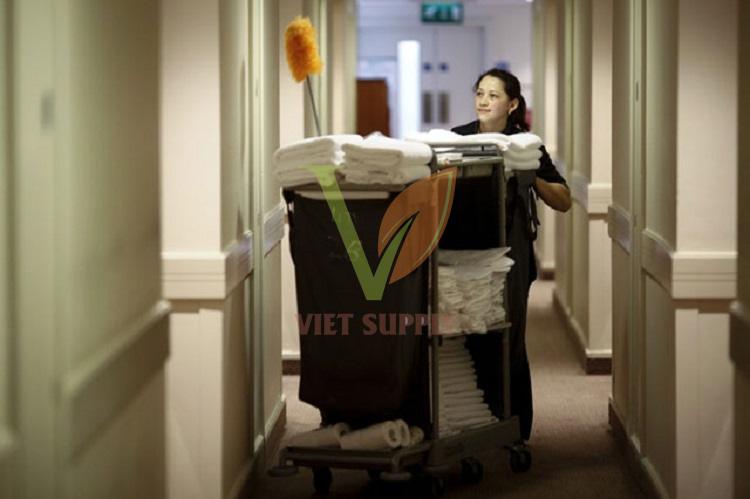 xe đẩy buồng phòng khách sạn